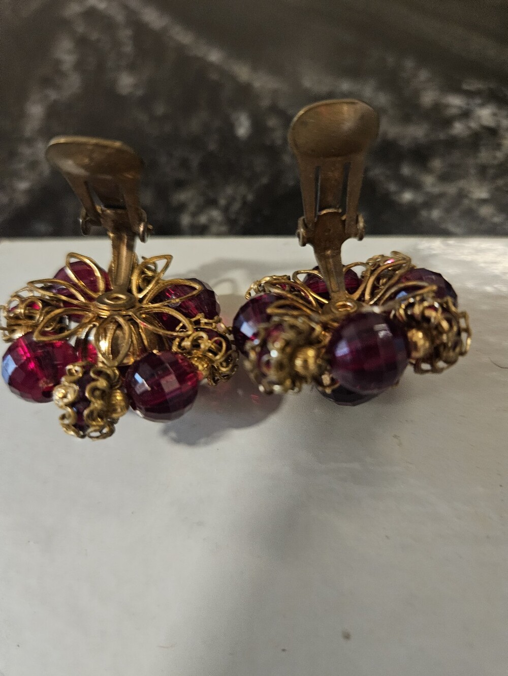 Vintage 1964 Crown Trifari Renaissance Clip On Earrings Cranberry glass cluster - Picture 4 of 4